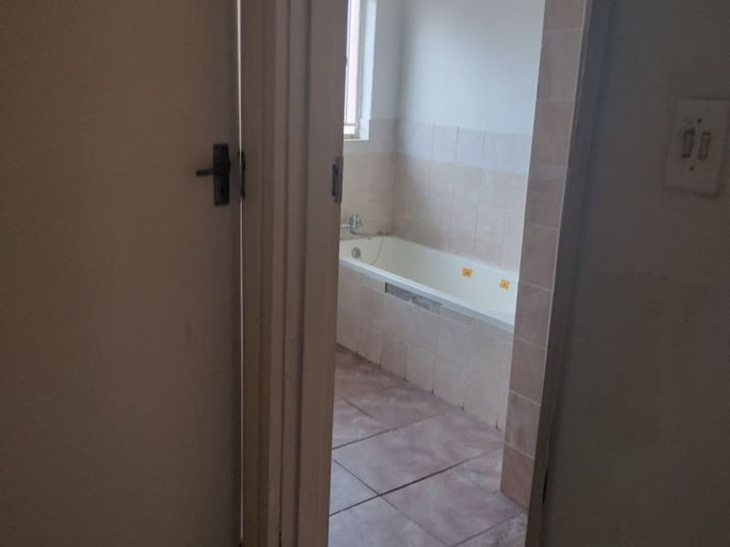House For Sale in Suidrand - Photo 8