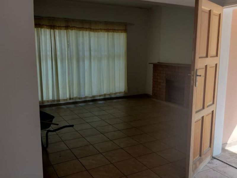 House For Sale in Suidrand - Photo 5