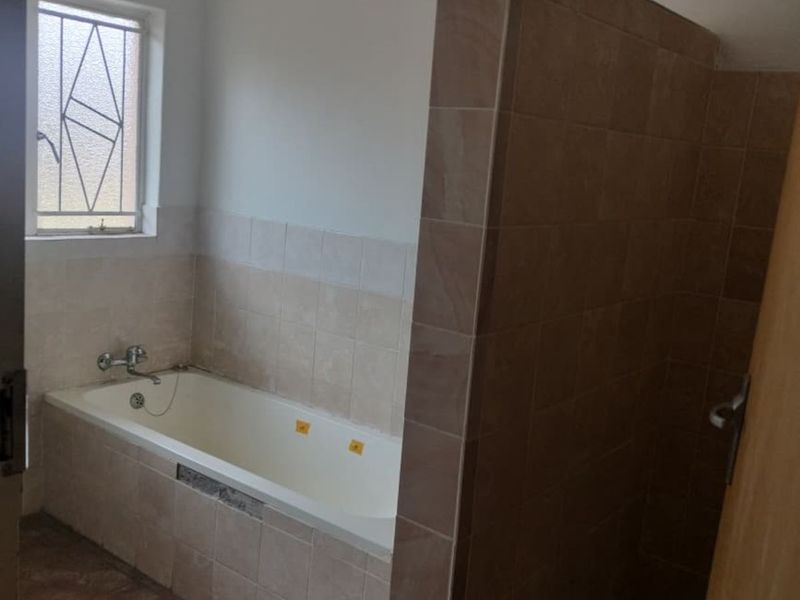 House For Sale in Suidrand - Photo 9
