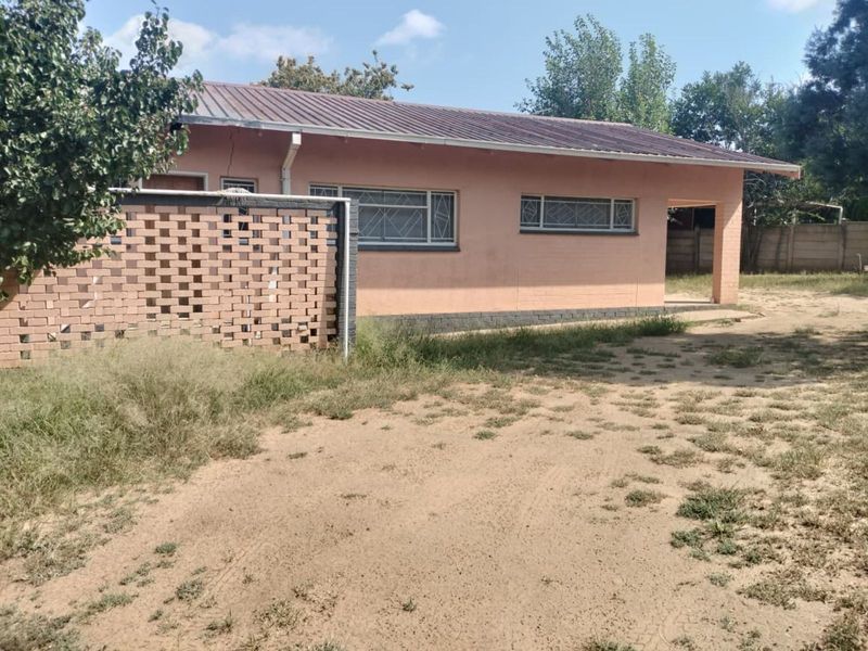 House For Sale in Suidrand - Photo 2
