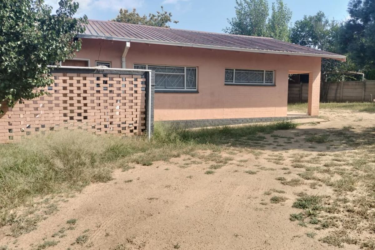 House For Sale in Suidrand - Photo 2