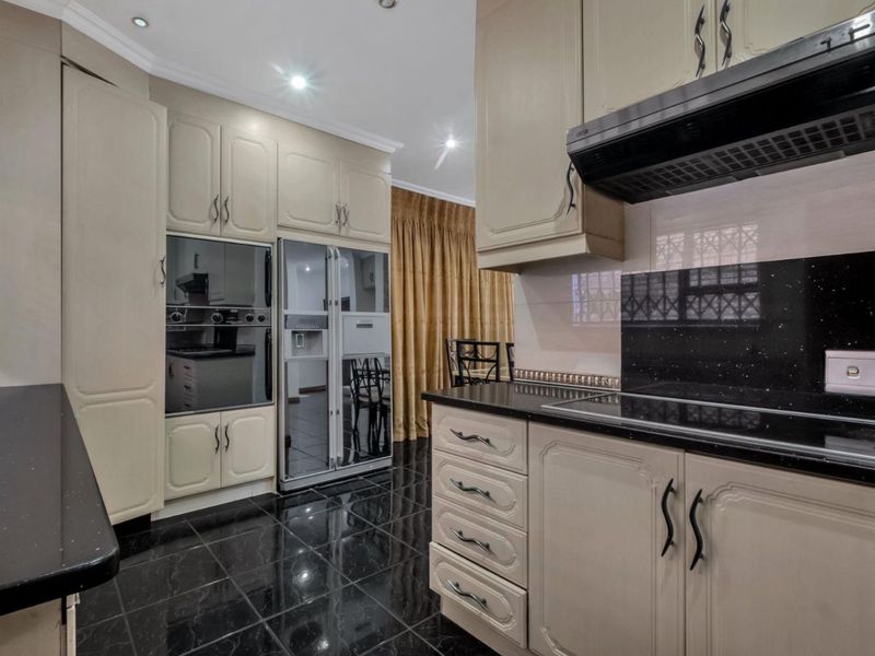 Townhouse For Sale in Ferndale - Photo 4