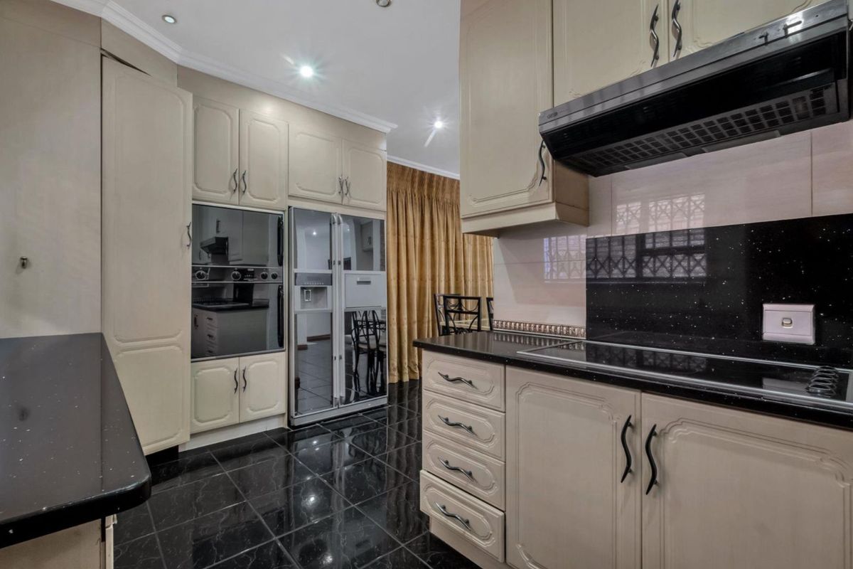 Townhouse For Sale in Ferndale - Photo 4