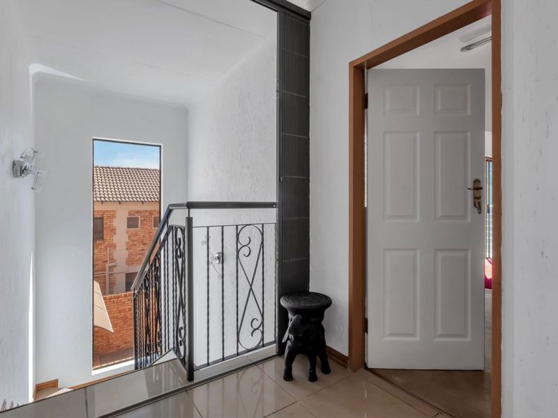 Townhouse For Sale in Ferndale - Photo 10