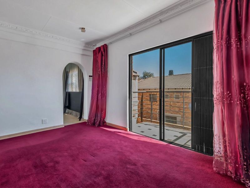 Townhouse For Sale in Ferndale - Photo 9