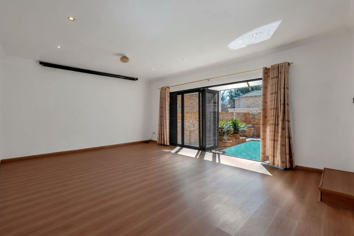 Townhouse For Sale in Ferndale - Photo 2