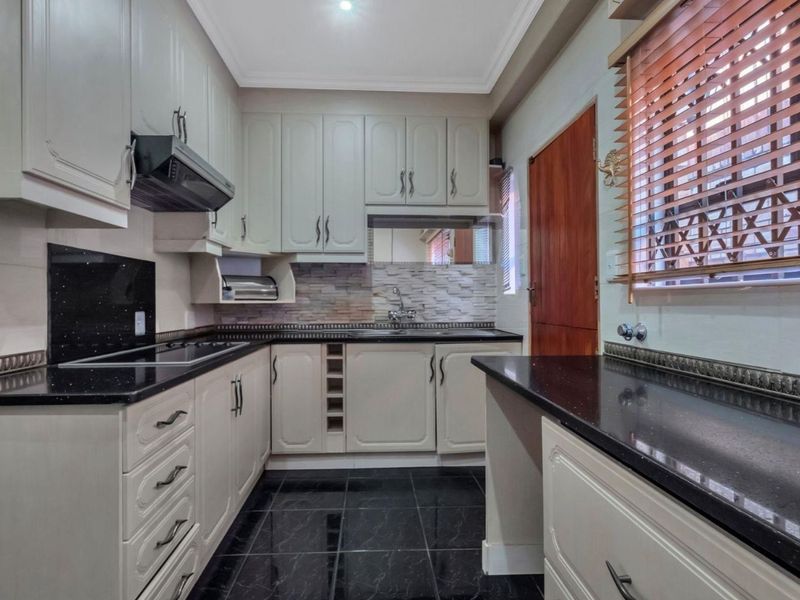 Townhouse For Sale in Ferndale - Photo 5