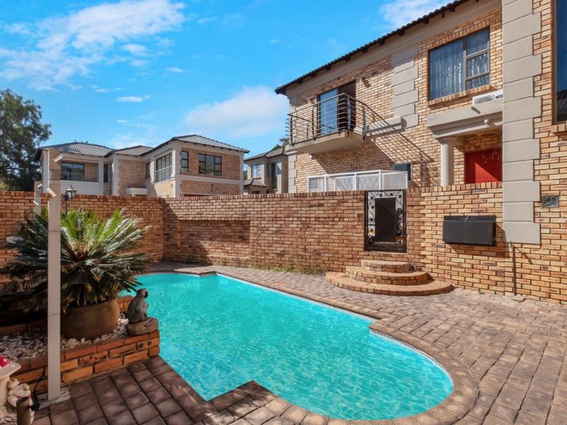 Townhouse For Sale in Ferndale - Photo 3