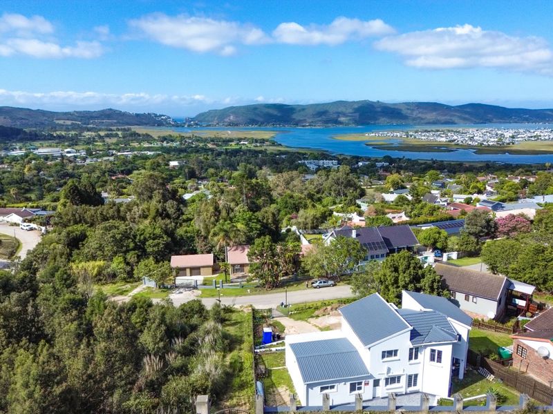 House For Sale in Old Place - Photo 3