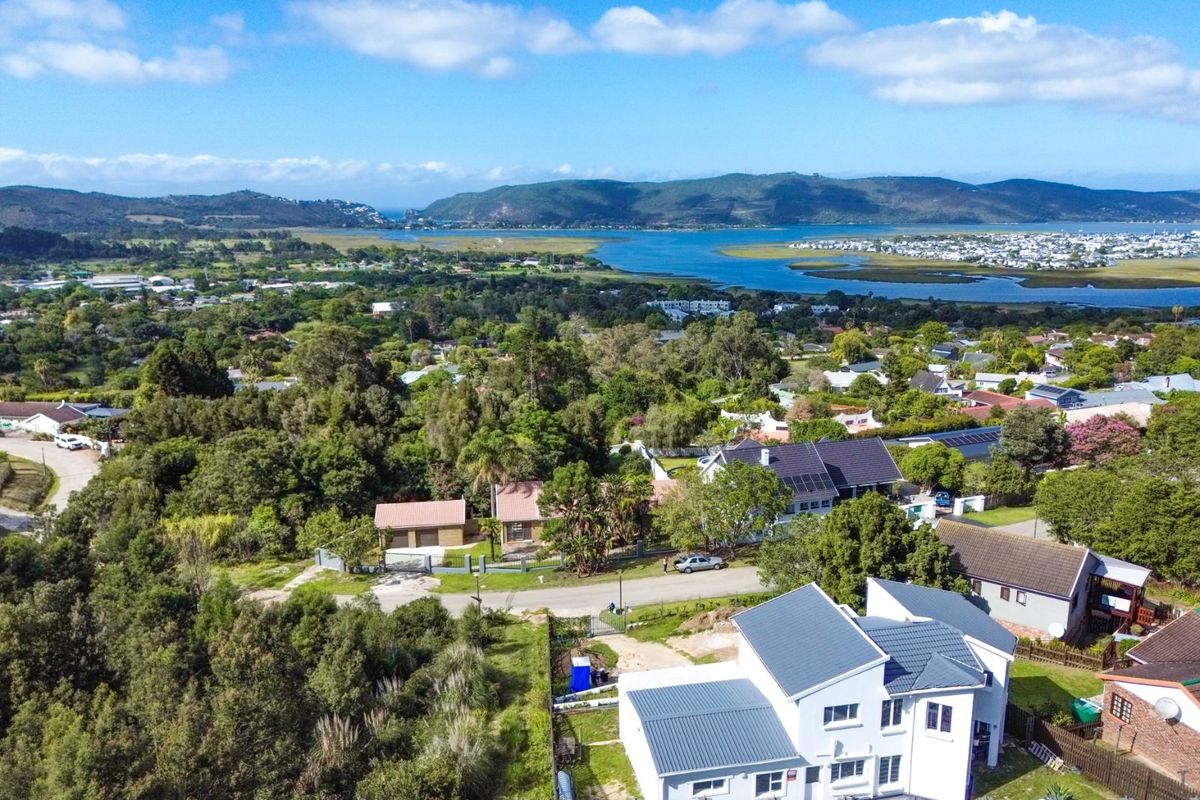 House For Sale in Old Place - Photo 3