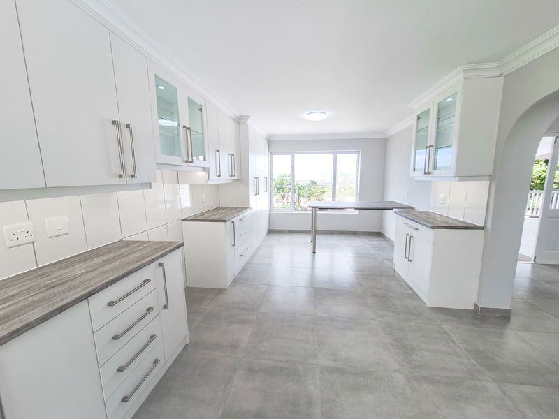 House For Sale in Old Place - Photo 8