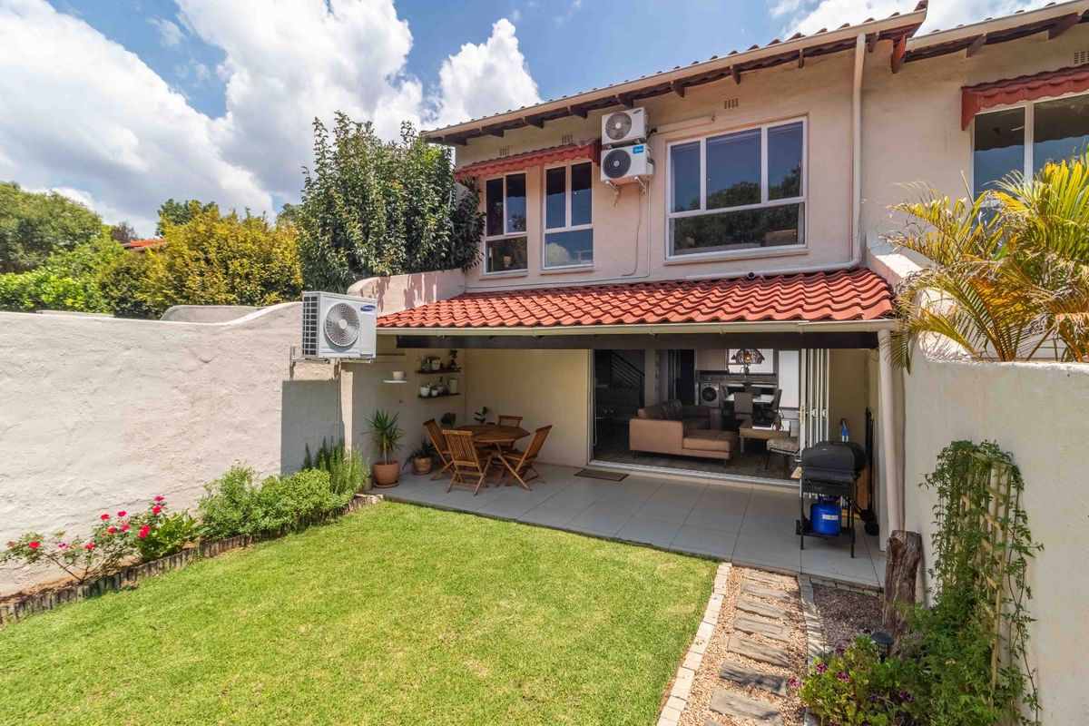 House For Sale in Bryanston - Photo 2