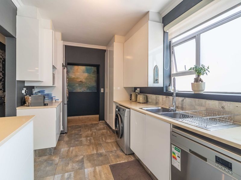 House For Sale in Bryanston - Photo 10