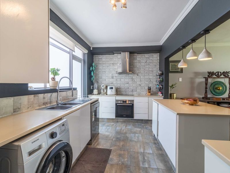 House For Sale in Bryanston - Photo 9