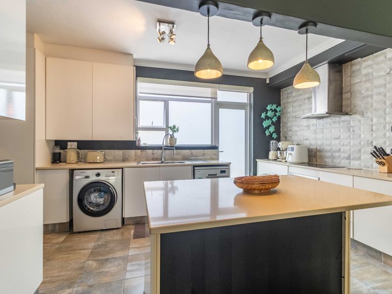 House For Sale in Bryanston - Photo 8