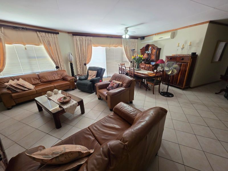 House For Sale in Hillcrest - Photo 2