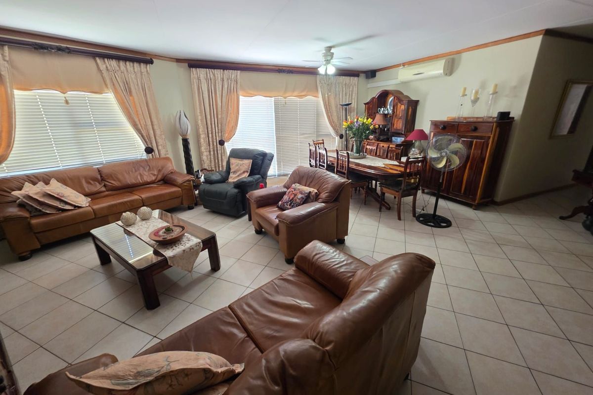 House For Sale in Hillcrest - Photo 2