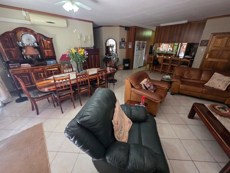 House For Sale in Hillcrest - Photo 3