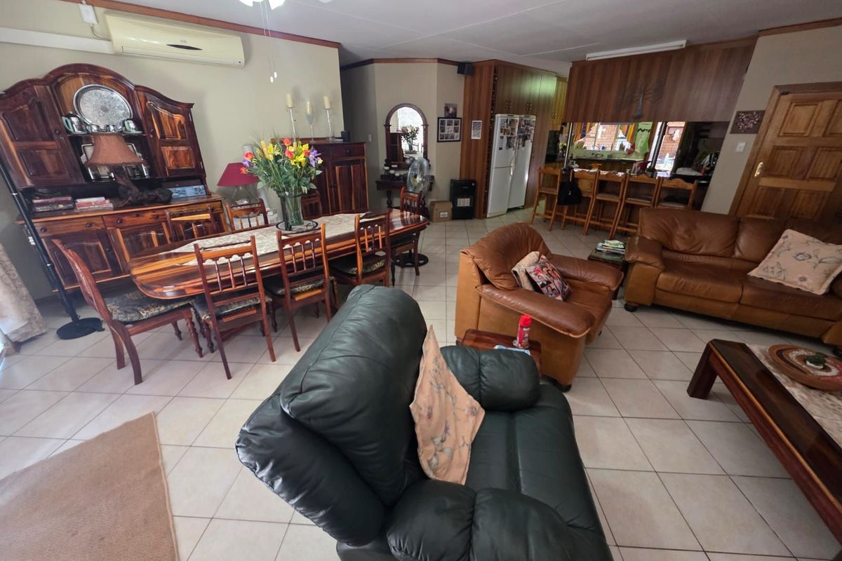 House For Sale in Hillcrest - Photo 3