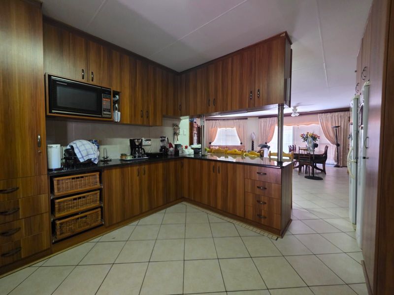 House For Sale in Hillcrest - Photo 6