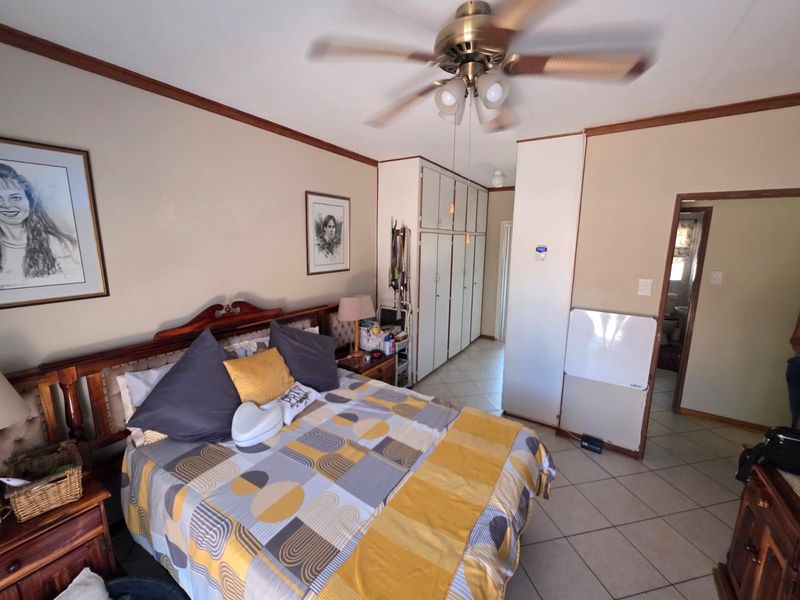 House For Sale in Hillcrest - Photo 10