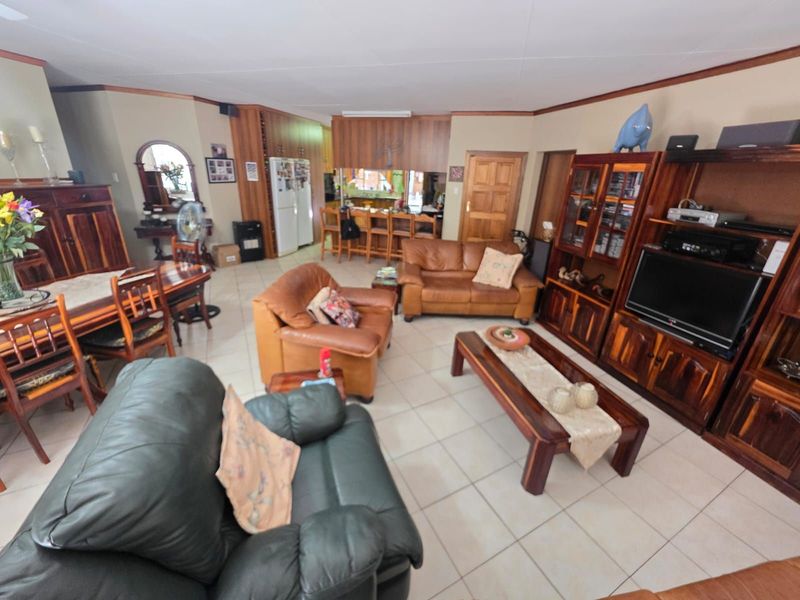 House For Sale in Hillcrest - Photo 4