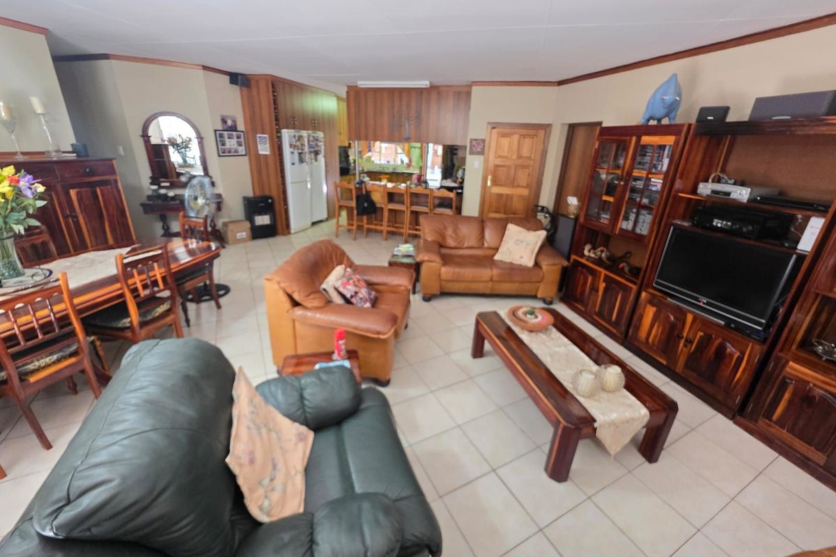 House For Sale in Hillcrest - Photo 4