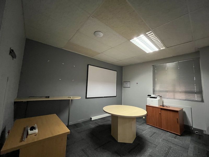 Office To Rent in Lynnwood Manor - Photo 7