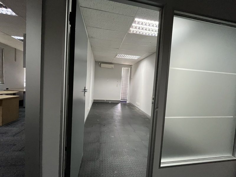 Office To Rent in Lynnwood Manor - Photo 4