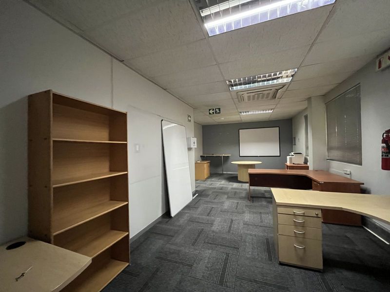 Office To Rent in Lynnwood Manor - Photo 10