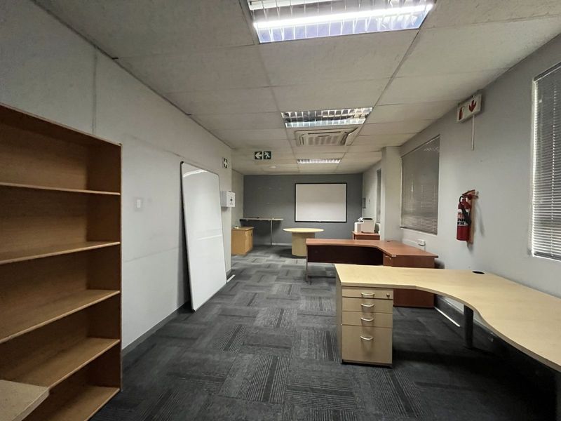 Office To Rent in Lynnwood Manor - Photo 9