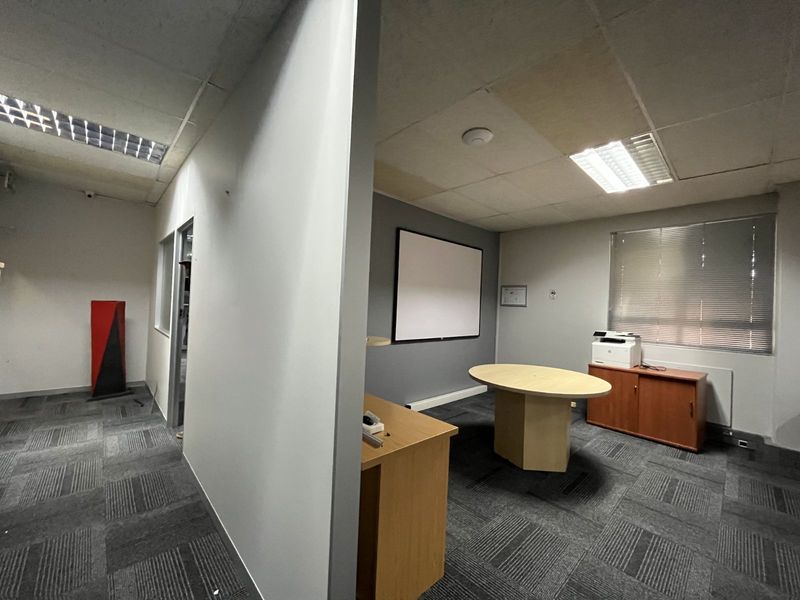 Office To Rent in Lynnwood Manor - Photo 8