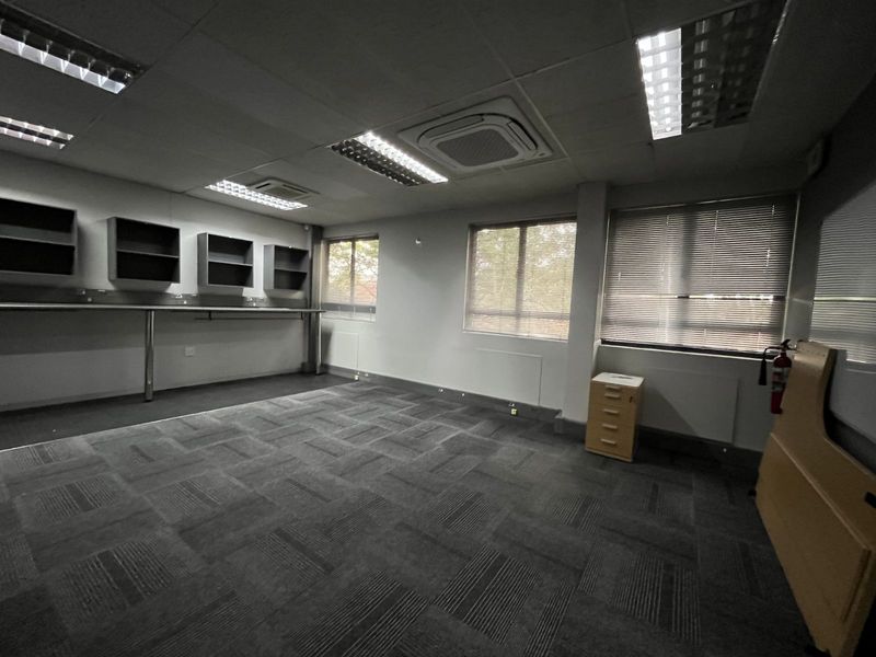 Office To Rent in Lynnwood Manor - Photo 3