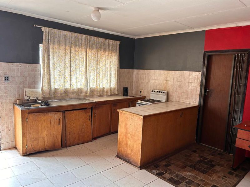 House For Sale in Flora Park - Photo 6