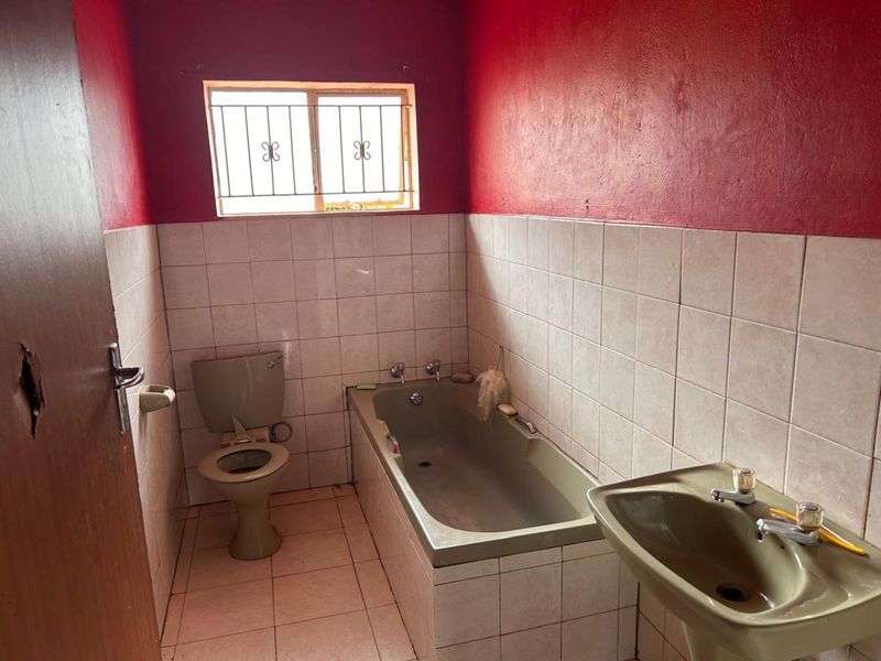 House For Sale in Flora Park - Photo 10