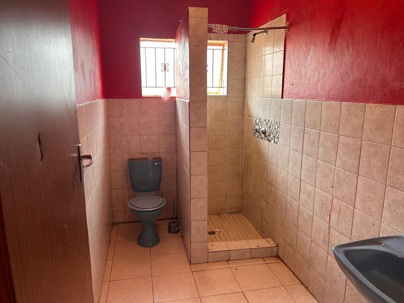 House For Sale in Flora Park - Photo 9