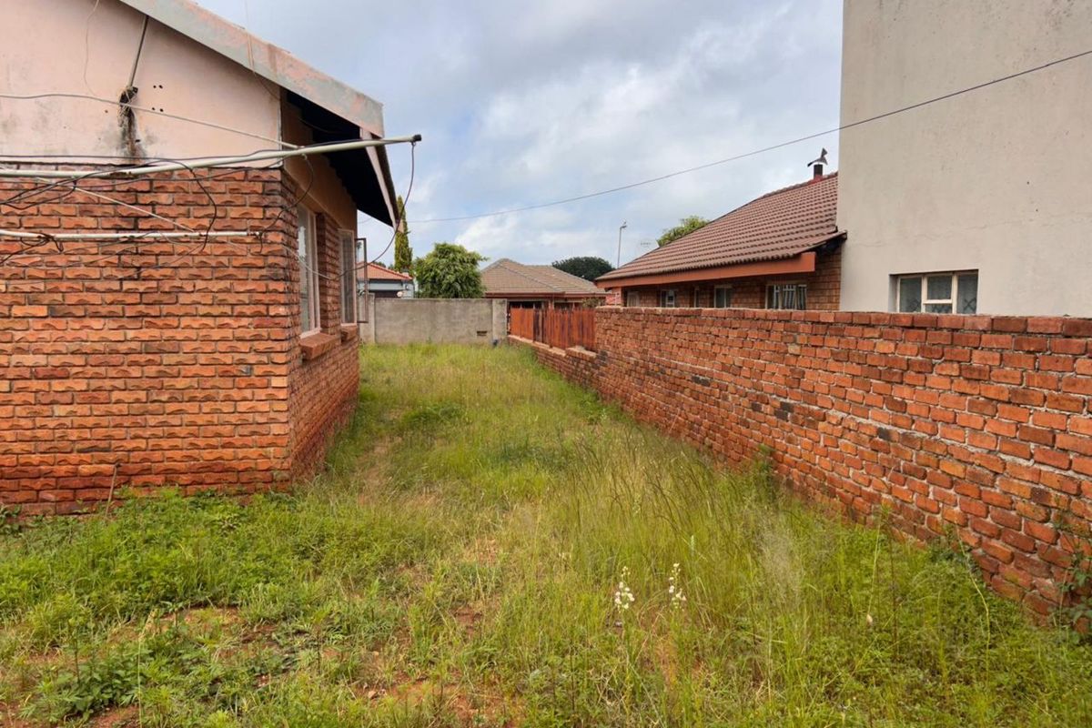 House For Sale in Flora Park - Photo 2