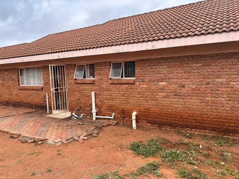 House For Sale in Flora Park - Photo 5