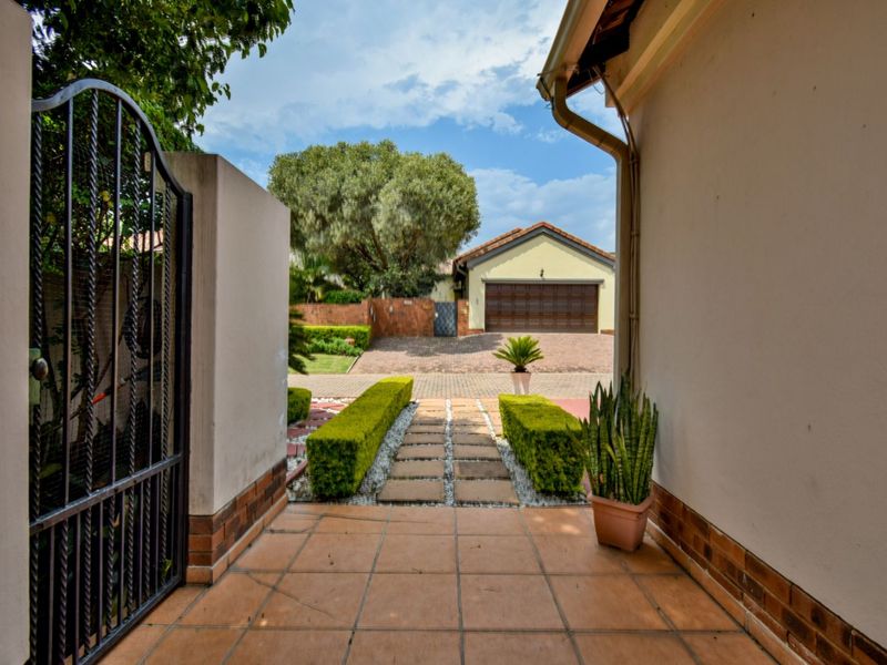 House For Sale in Faerie Glen - Photo 3