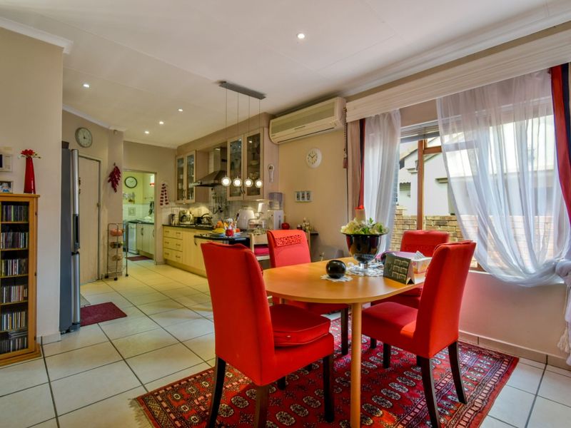 House For Sale in Faerie Glen - Photo 10