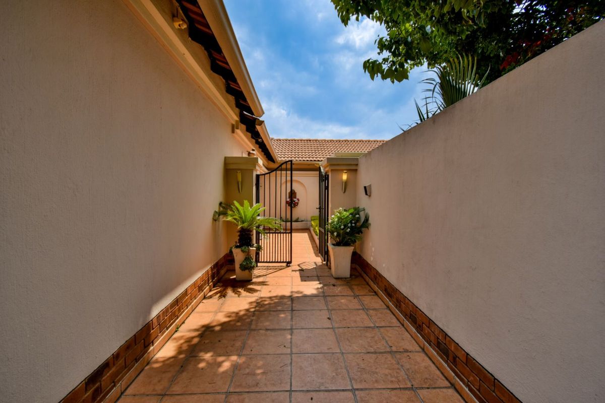 House For Sale in Faerie Glen - Photo 4