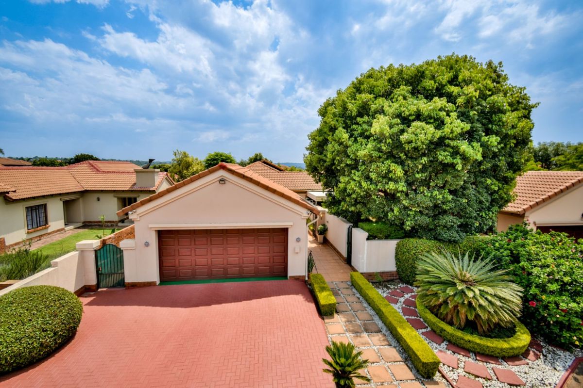 House For Sale in Faerie Glen - Photo 2