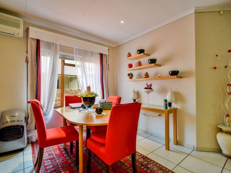 House For Sale in Faerie Glen - Photo 9