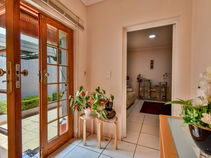 House For Sale in Faerie Glen - Photo 7