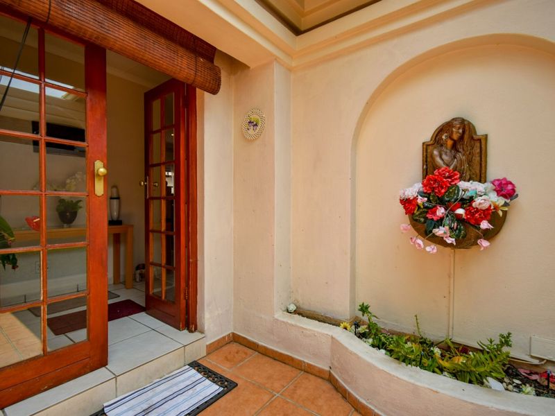 House For Sale in Faerie Glen - Photo 6