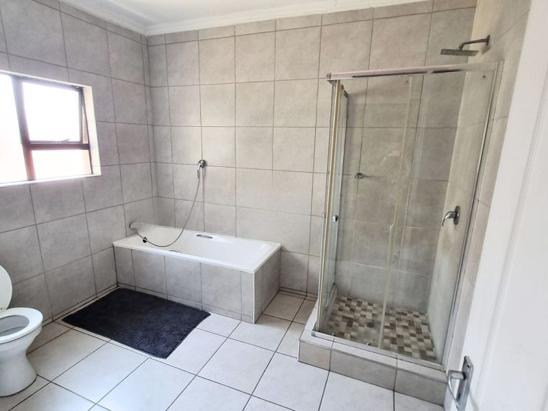 House For Sale in Sagewood - Photo 8