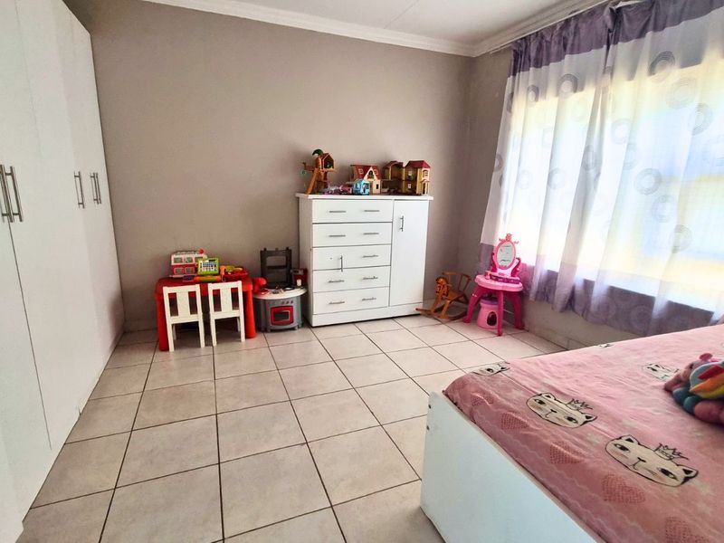 House For Sale in Sagewood - Photo 7