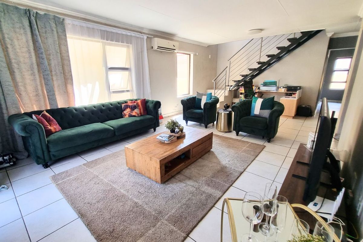 House For Sale in Sagewood - Photo 3