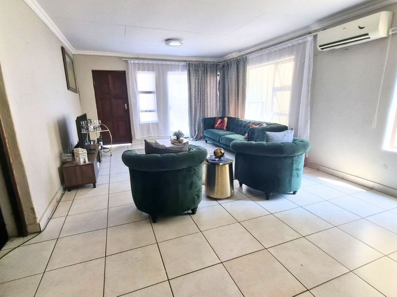 House For Sale in Sagewood - Photo 2