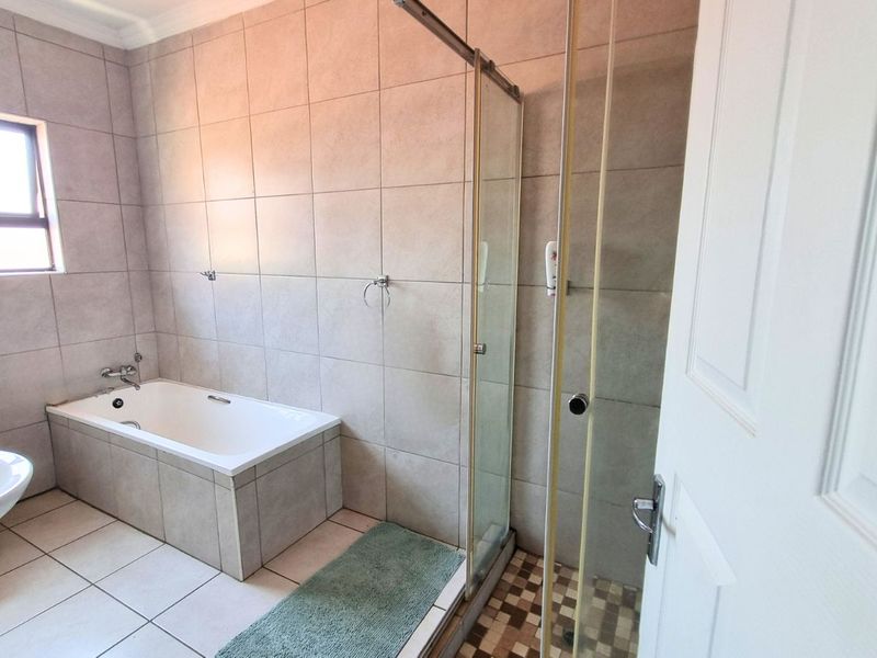 House For Sale in Sagewood - Photo 10